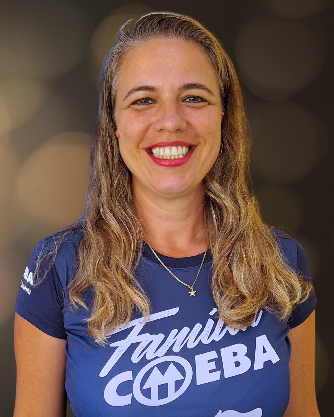 Foto da professora Elisangela